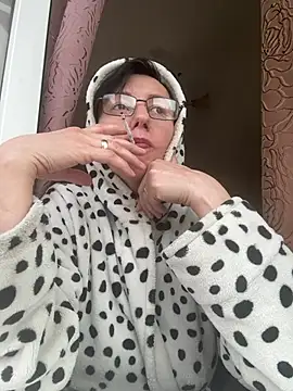 Chat +18 de Amberhotqueen ao vivo