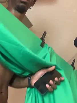 Triggerhappycj100's Live XXX Chat