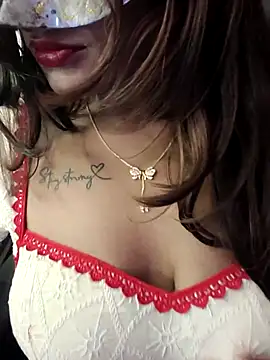 Онлайн чат XXX Queenniaa