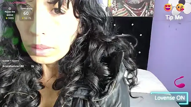 Chat XXX en directo de karolinee_66_