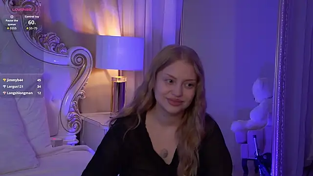 MollyHilton: διαδικτυακό σόου στην κάμερα