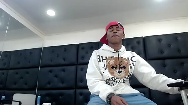 TonnyMarck: онлайн-секс-чат