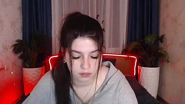 Chatroom XXX en direct de KisaModel