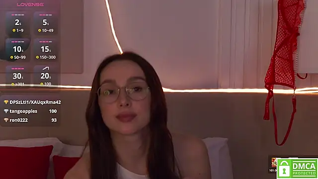 Emily_Simon 即時 XXX 聊天