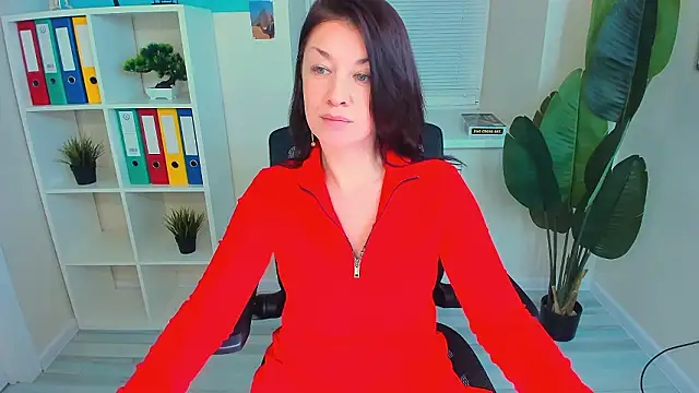 AnaMills Adlı Modelin Canlı XXX Sohbeti