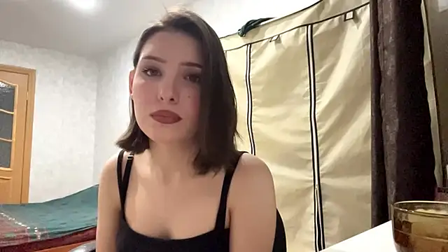 Pokazy przed kamerką – FoxieFlare