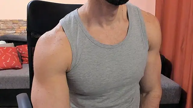 HotHunkTrainer élő XXX-chatje