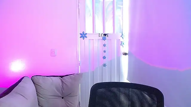 milfrousse: διαδικτυακό σόου στην κάμερα