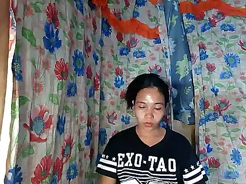 PinaySkinnyGirl Adlı Modelin Canlı XXX Sohbeti