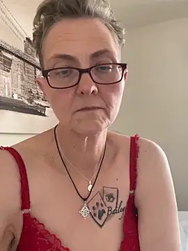 Chat XXX en directo de Curvy-Jinx