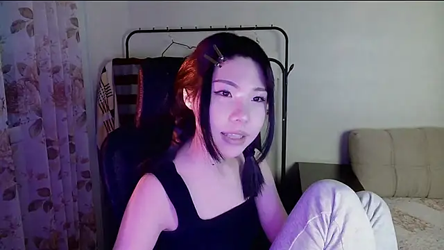 AprilOnilll élő XXX-chatje