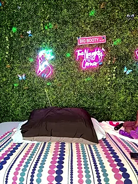 Pokazy przed kamerką – RenaThickAss