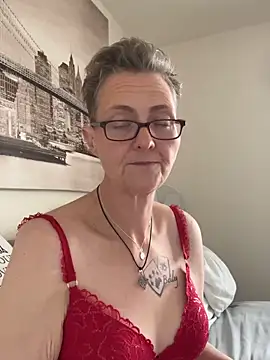 Curvy-Jinx: διαδικτυακό σόου στην κάμερα