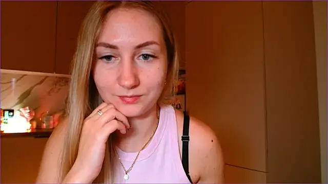 BluueSilk Adlı Modelin Canlı XXX Sohbeti