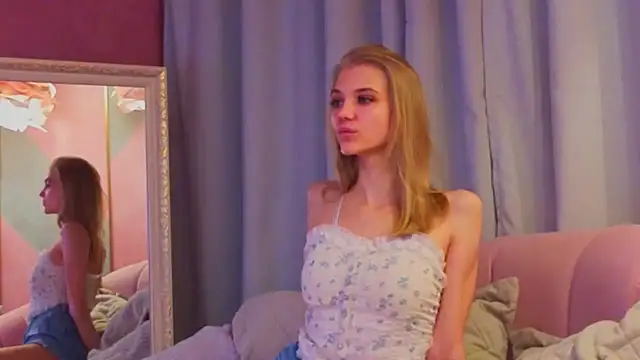 4example_Chloe élő XXX-chatje