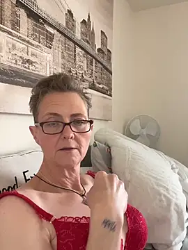 Curvy-Jinx Live XXX Chat