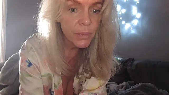 LadyMissNipsnLips Chat XXX in diretta