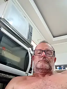 nard53 Show in webcam