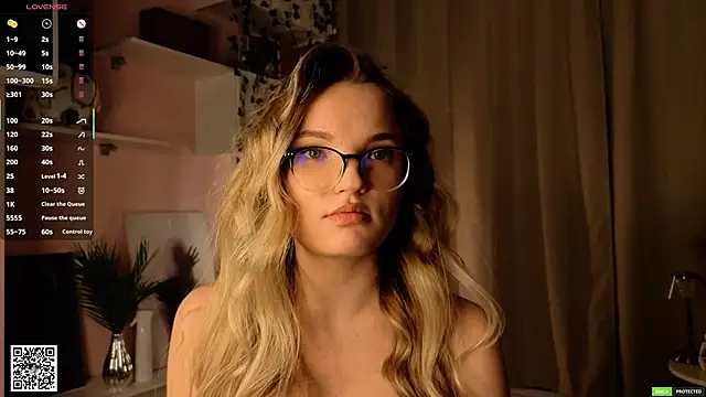 JulieLupo's Webcam Show