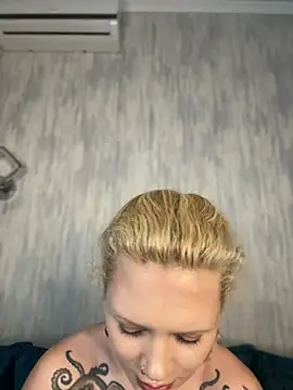 BlondeDoll_'s Live XXX Chat