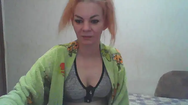Chat XXX en directo de ElluaSmiilee