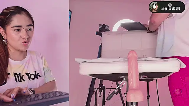 Chat XXX ao vivo de Angelst__