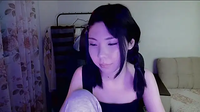 AprilOnilll: онлайн-секс-чат