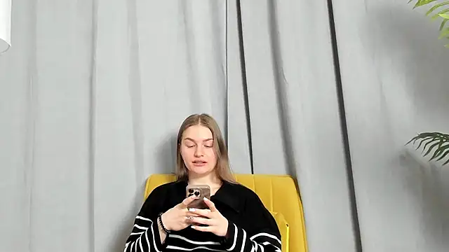 PhoebeTomerlin élő XXX-chatje