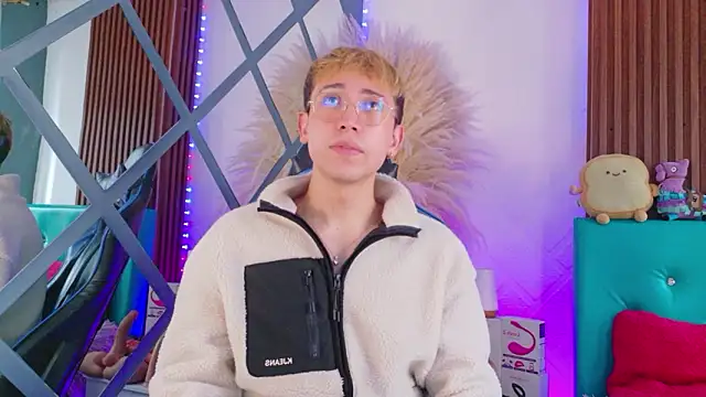 Chat +18 de Naughty__Chriss ao vivo