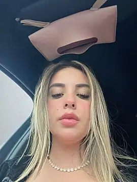 Alirawrz 网络视讯表演