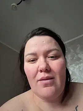 Show modela SunnyLeila2101 na web-kameri