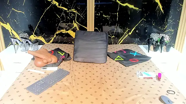 NahomyOwen Adlı Modelin Canlı XXX Sohbeti