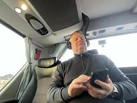 دردشة The_Oldbull الجنسية المباشرة