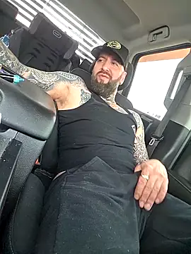 Chatroom XXX en direct de Beardedtattood