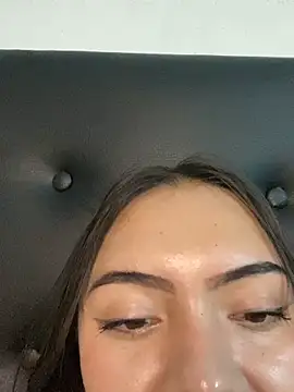 valepradaoficial: απευθείας συνομιλία ΧΧΧ