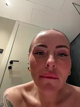 Chat XXX en directo de EmaSalis