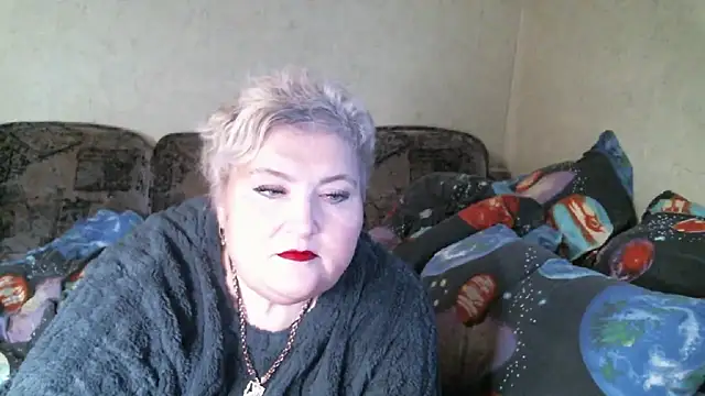 Lana555: онлайн-секс-чат