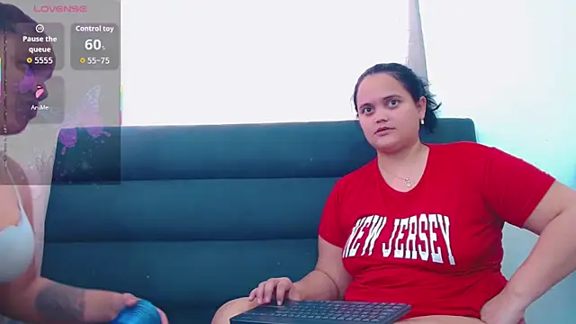 brunnette_hot élő XXX-chatje