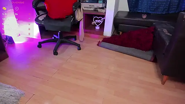 LiaTaylorr: онлайн-секс-чат