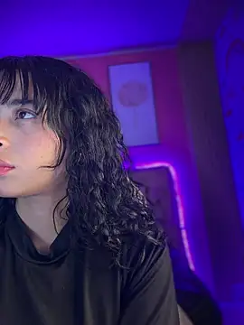 Sasha-18 即時 XXX 聊天