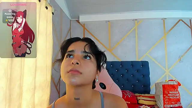 _vaiolet_owo 即時 XXX 聊天