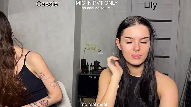 girls_secrets' Live XXX Chat