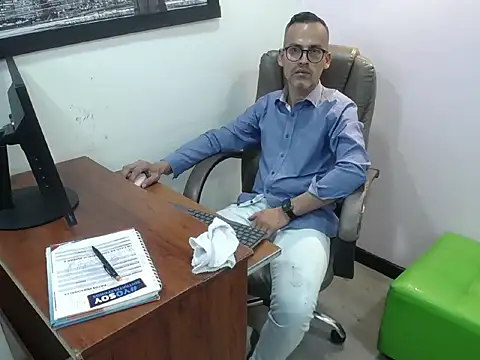 Živý XXX chat Oswalldo__