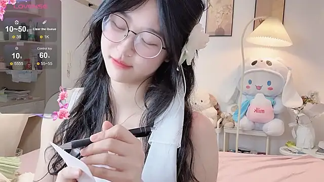 Luminous4173 Adlı Modelin Canlı XXX Sohbeti