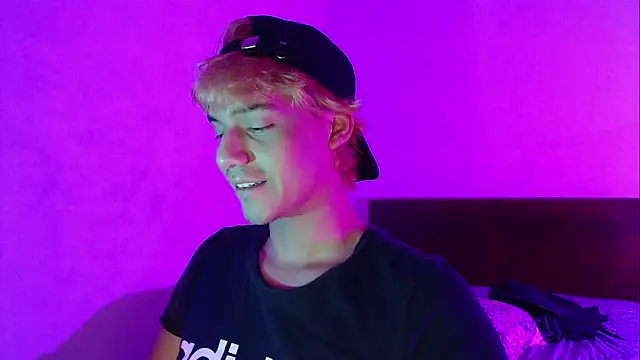 دردشة CrisotpherMoretti الجنسية المباشرة