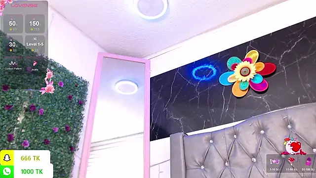 Онлайн чат XXX LAILAGUMMY