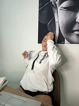 Chat +18 de OsirisMetatronAura ao vivo