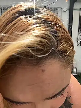 Emiily_W 即時 XXX 聊天