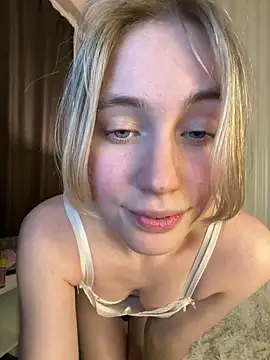 LovelyMiu Show in webcam