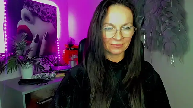 HelenLuxxのライブXXXチャット